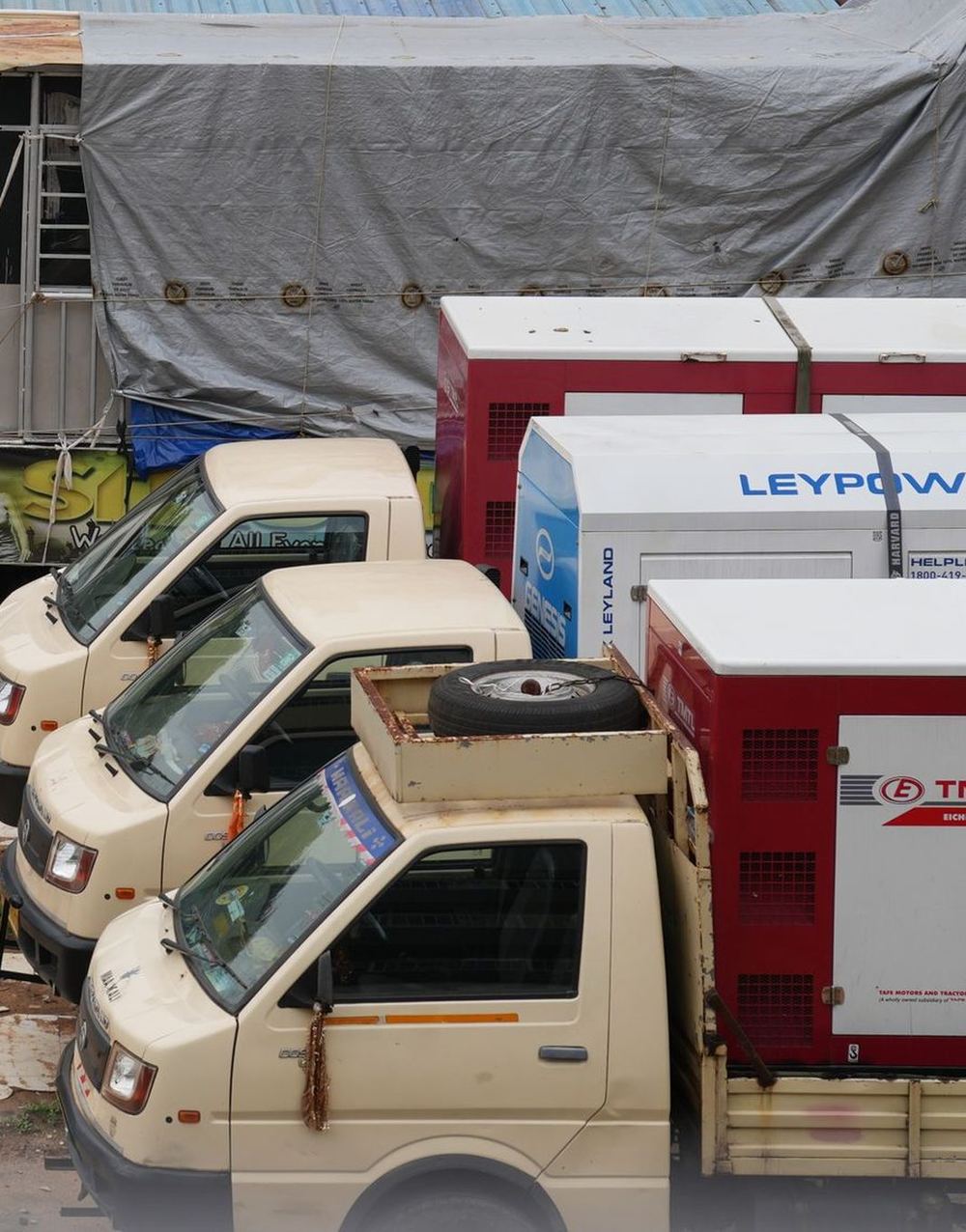 Groupes électrogènes montés sur de petits camions